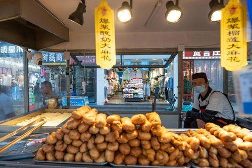 怀远夜市吃瓜,瓜果飘香，美食盛宴
