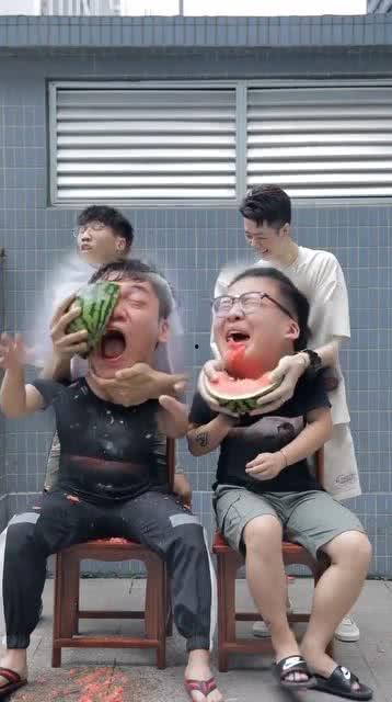 吃瓜年轻小伙,一位年轻小伙的吃瓜日常